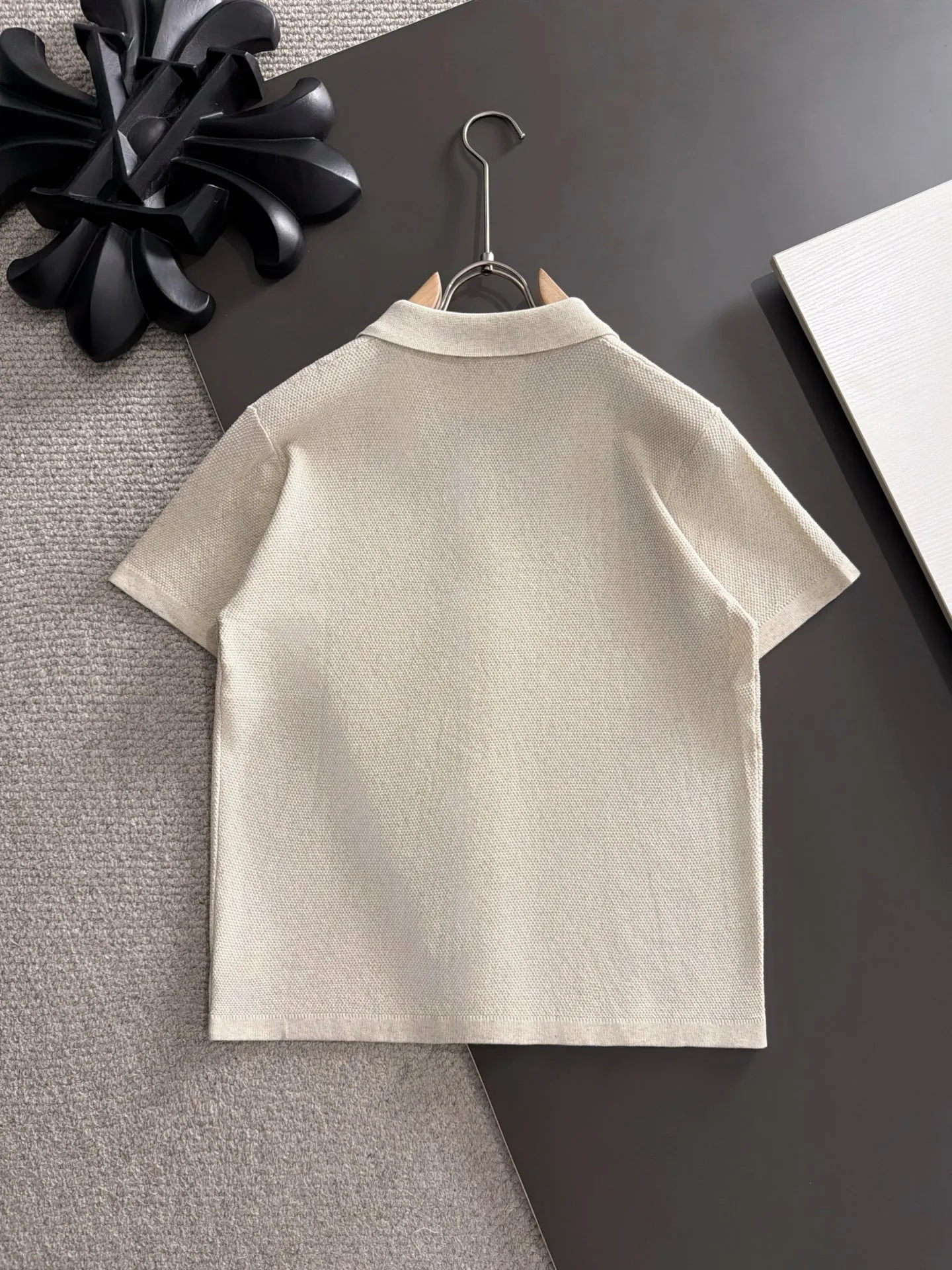 Next day shipment BC high quality-Brunello Cucineli 26ss New Arrival men's short-sleeved T-shirt. Like LP, it belongs to the same old-money style top brand. New Arrival is a top-notch brand. New Arrival Original men's casual short-sleeved. Made of combed cotton yarn knitted cotton-like fabric. Exclusive Premium custom-controlled raw materials. It feels substantial when weighed. The upper body is also more textured than ordinary T-shirts. Fashionable Versatile Hot Sale, skin-friendly and comfortable to wear, premium boutique, exquisite workmanship from Factory, great upper body, essential item for men, complete with three standards Sizes M-3XL